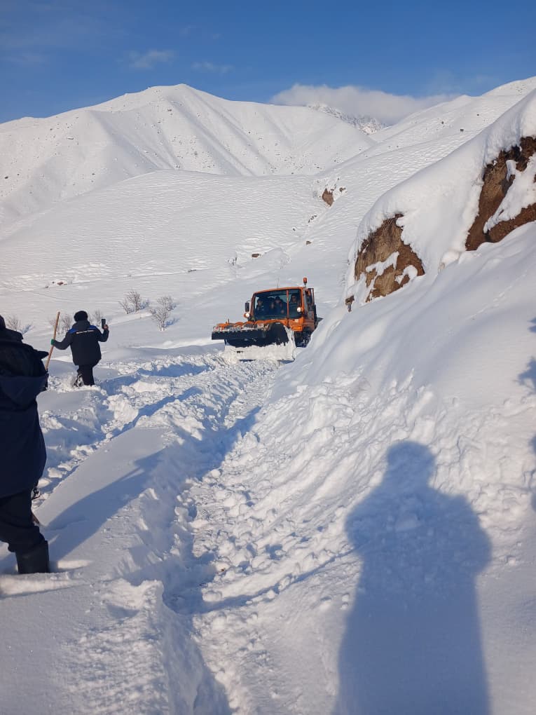 Снежный плен в Кыргызстане: 26 чабанов и 8 тысяч голов скота оказались отрезаны от мира