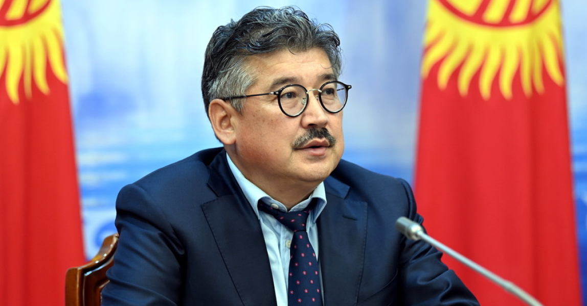 «Лондонский выпускник» во главе истории Кыргызстана: кому заказан 15-томный труд?