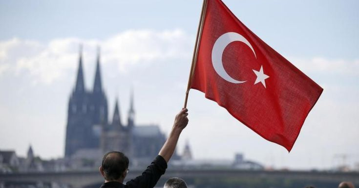 Турецкая историческая экспансия и первые протесты историков